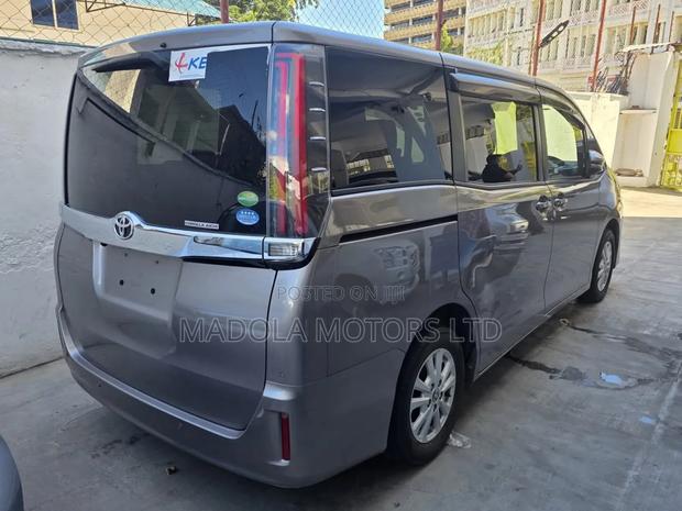 Toyota Noah 2.0 AWD (7 Seater) 2019 Gray
