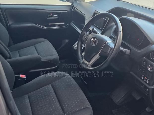 Toyota Noah 2.0 AWD (7 Seater) 2019 Gray