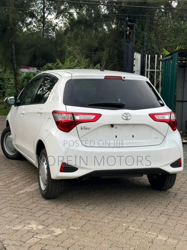 Toyota Vitz 2019 Off white