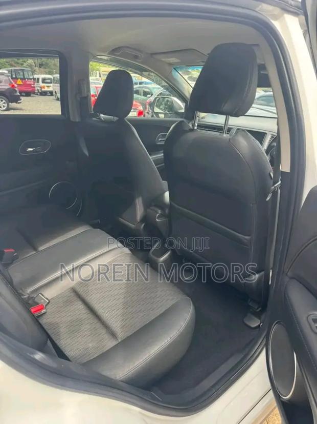 Honda Vezel 2018 Off white