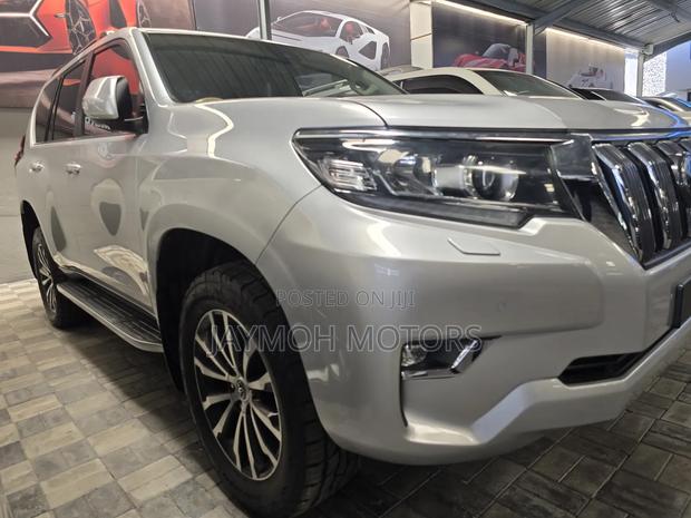 Toyota Land Cruiser Prado 2022 Silver