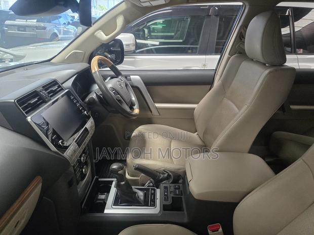 Toyota Land Cruiser Prado 2022 Silver