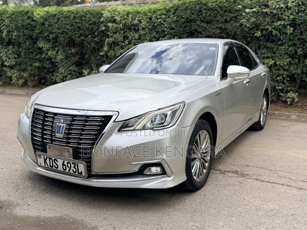 Toyota Crown 2018 Silver