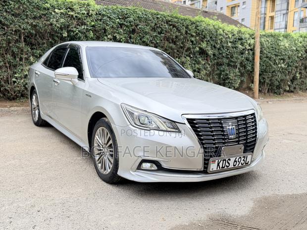 Toyota Crown 2018 Silver