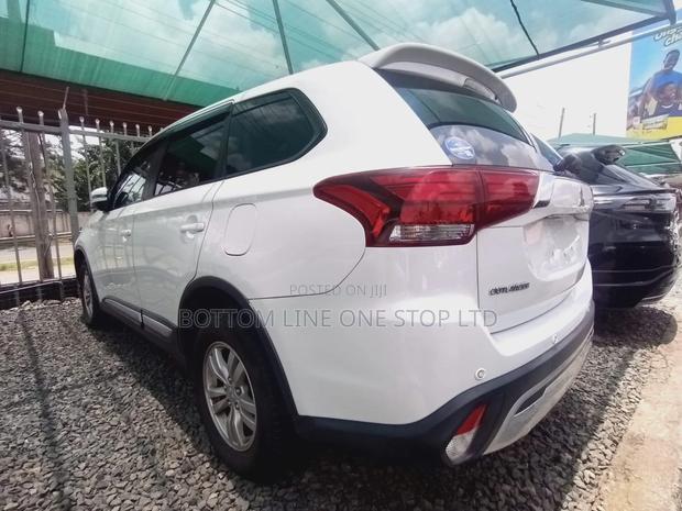 Mitsubishi Outlander 2018 White
