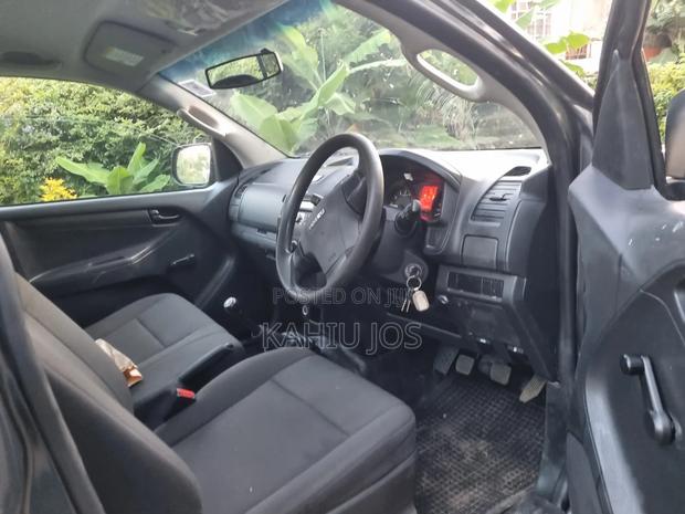 Isuzu D-MAX 2024 Gray