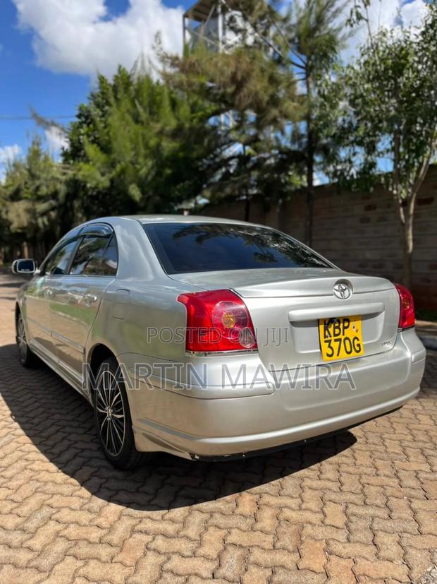 Toyota Avensis 2004 Gray