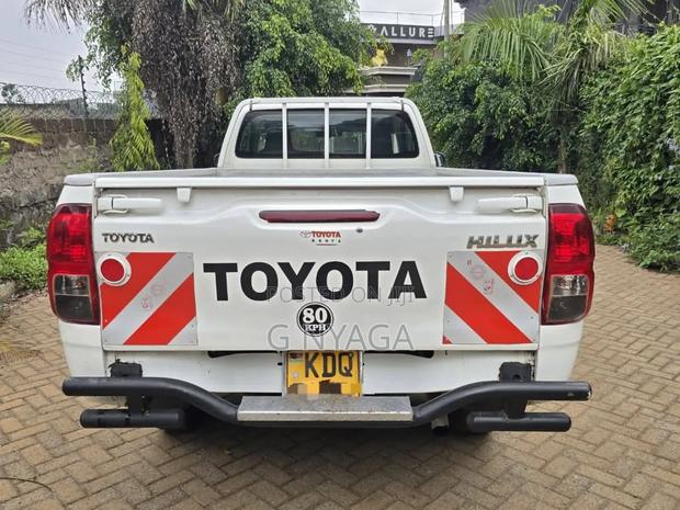 Toyota Hilux 2024 White