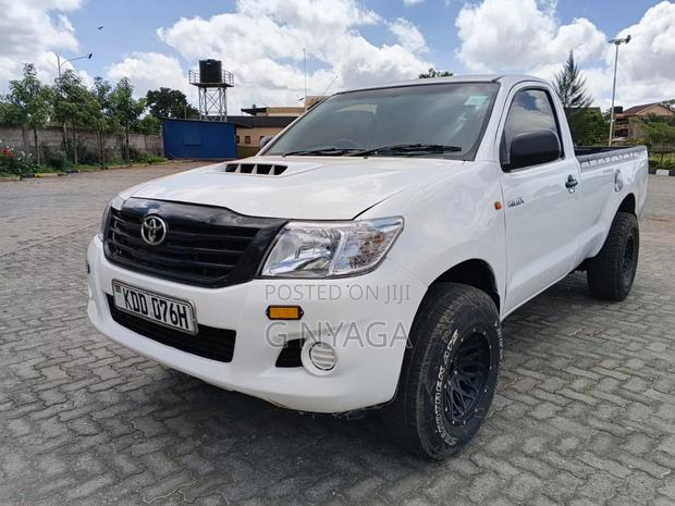 Toyota Hilux 2013 White