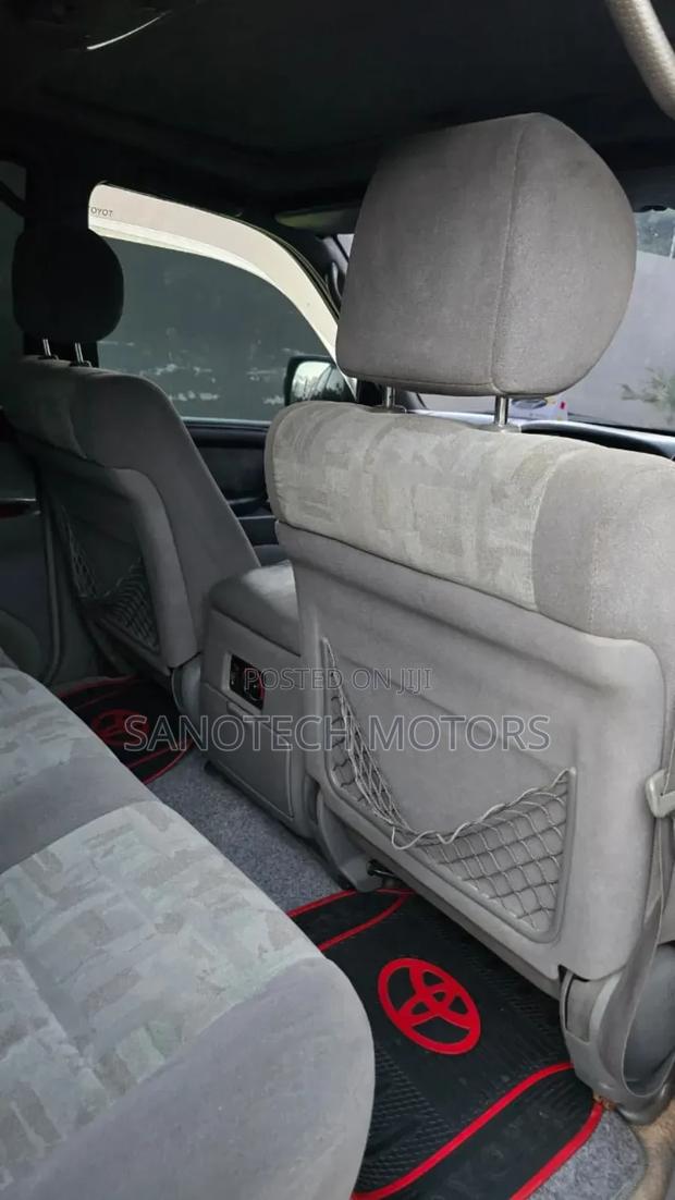 Toyota Land Cruiser 2005 Gray