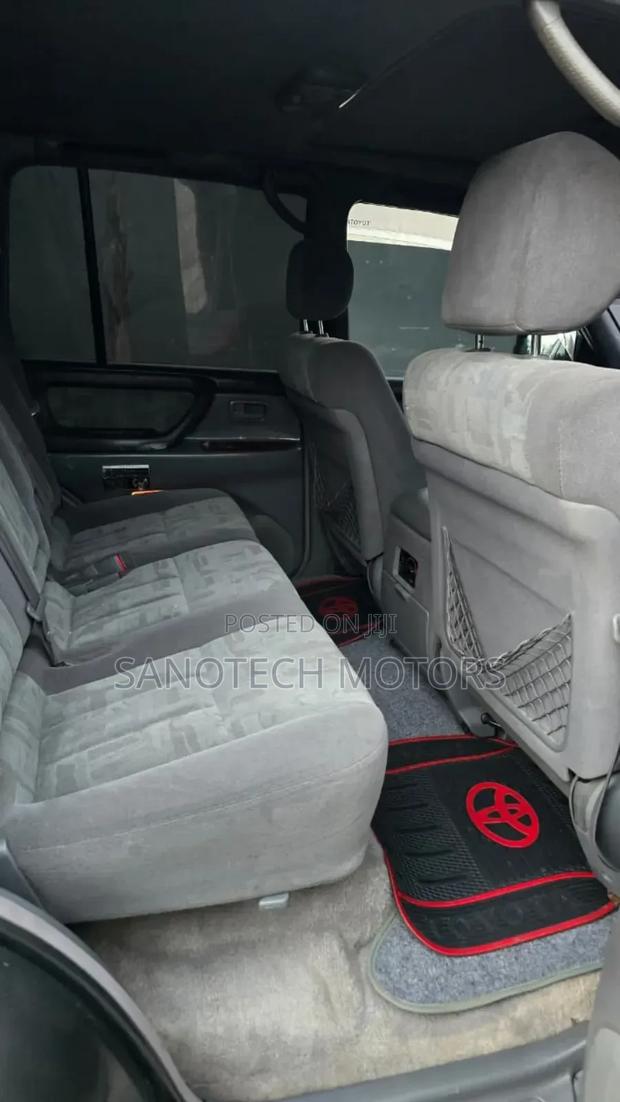 Toyota Land Cruiser 2005 Gray