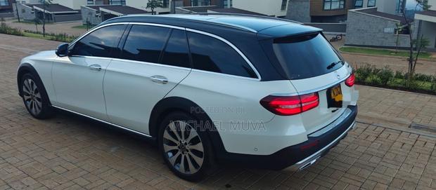 Mercedes-Benz E220 2017 Pearl