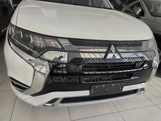Mitsubishi Outlander 2019 White