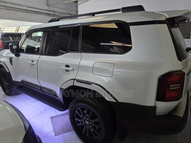 Toyota Land Cruiser Prado 2024 Pearl