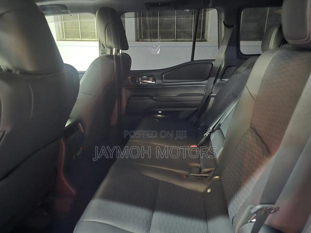 Toyota Land Cruiser Prado 2024 Pearl