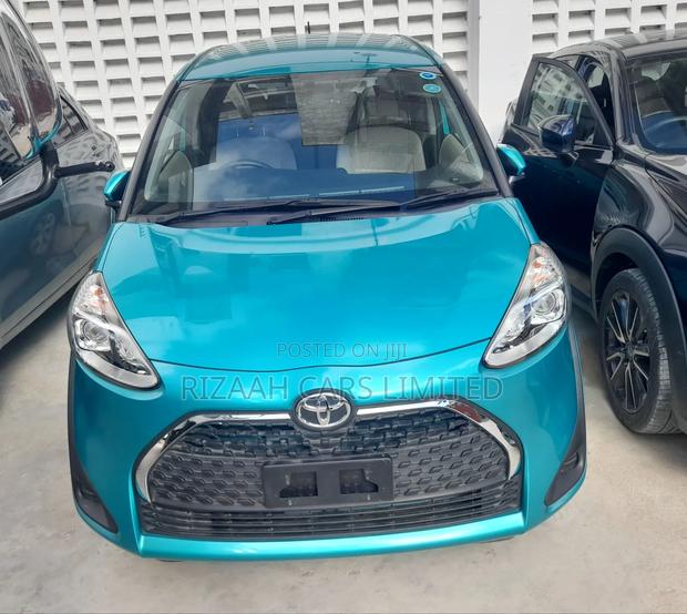 Toyota Sienta 2018 Green