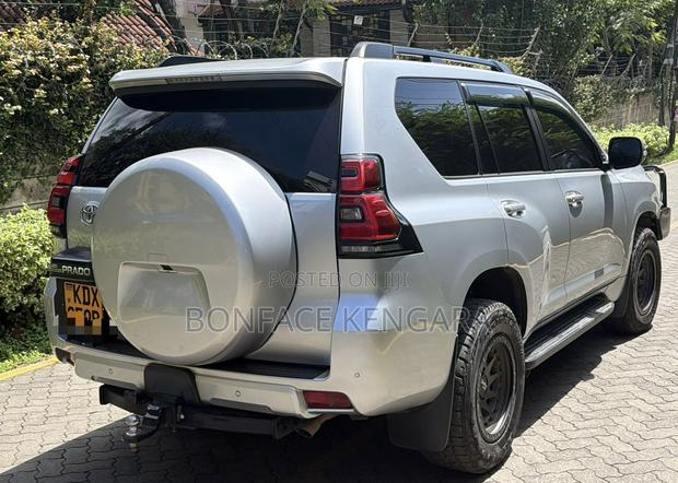 Toyota Land Cruiser Prado 3.0 190hp 2018 Silver