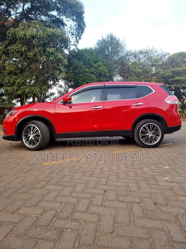 Nissan X-Trail 2.0 Petrol AWD 2016 Red