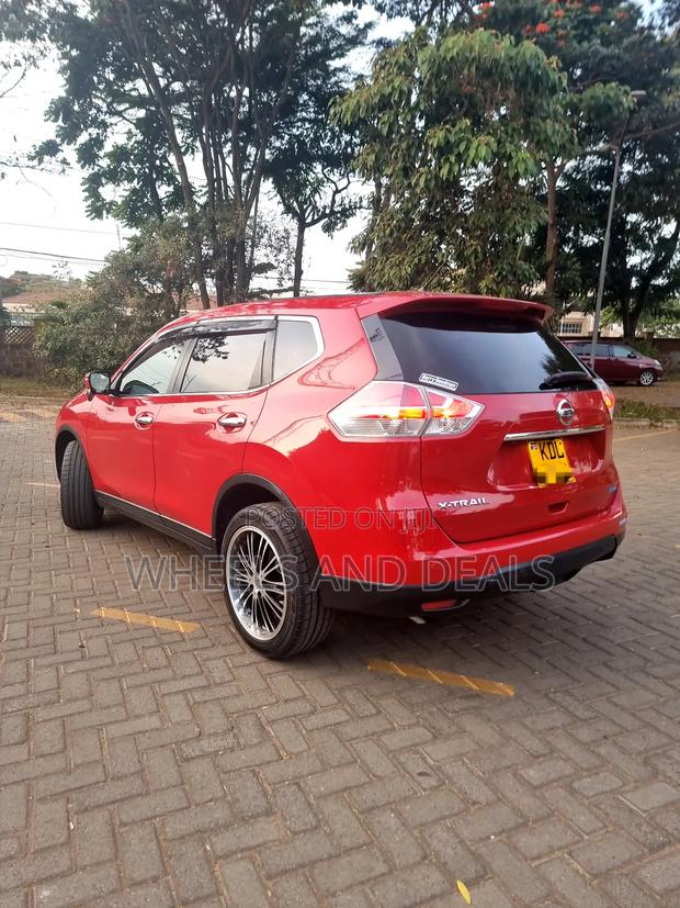 Nissan X-Trail 2.0 Petrol AWD 2016 Red