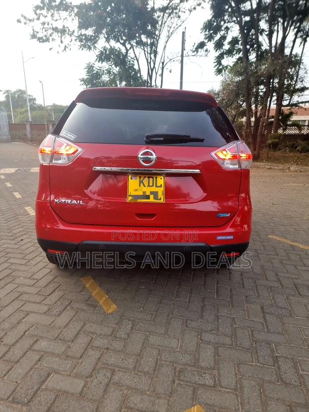 Nissan X-Trail 2.0 Petrol AWD 2016 Red