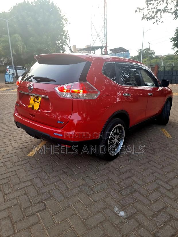 Nissan X-Trail 2.0 Petrol AWD 2016 Red