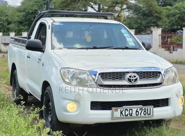 Toyota Hilux 2.5 D-4D SRX 2012 White