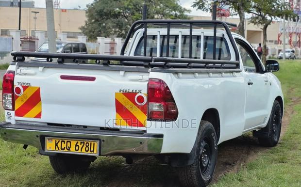 Toyota Hilux 2.5 D-4D SRX 2012 White