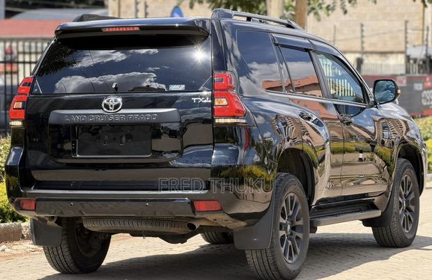 Toyota Land Cruiser Prado 2.8 2022 Black