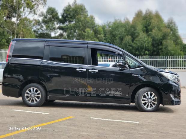 Toyota Esquire 1.8 FWD Hybrid (7 seater) 2019 Black