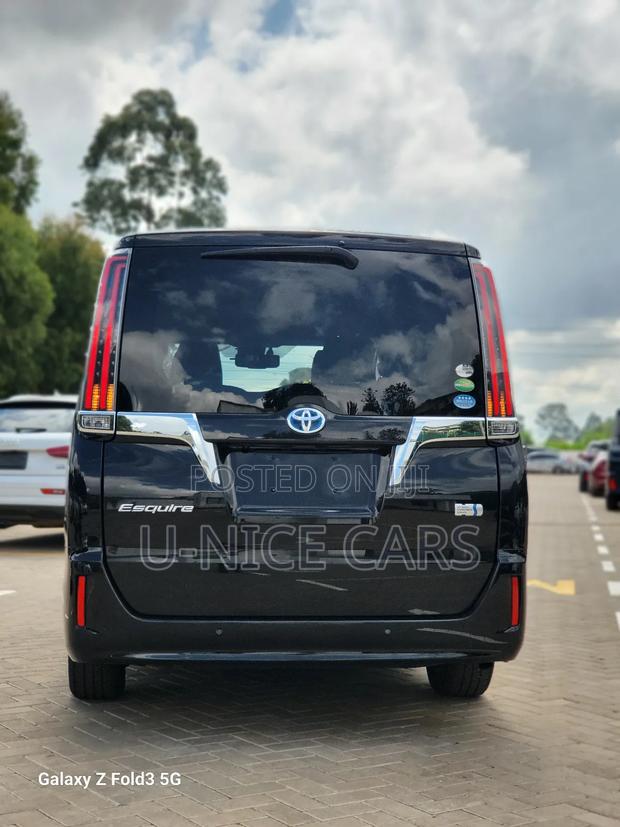 Toyota Esquire 1.8 FWD Hybrid (7 seater) 2019 Black