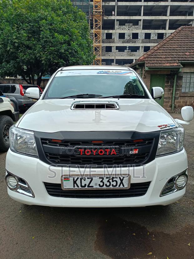 Toyota Hilux 2013 White