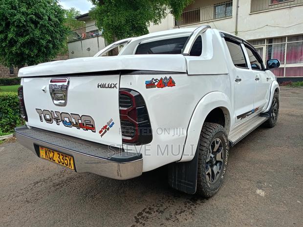 Toyota Hilux 2013 White