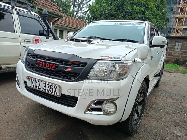 Toyota Hilux 2013 White