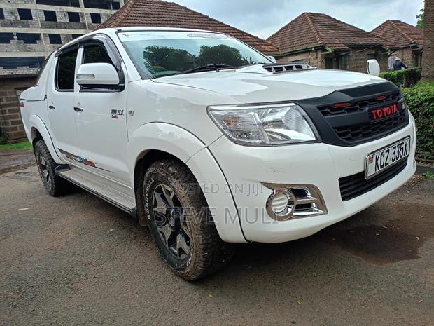 Toyota Hilux 2013 White
