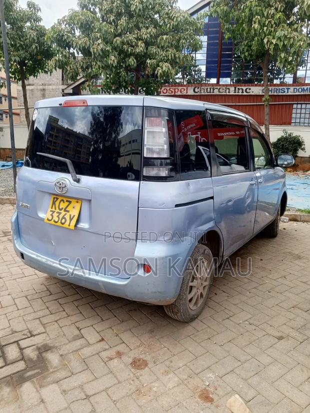 Toyota Sienta 2012 Blue