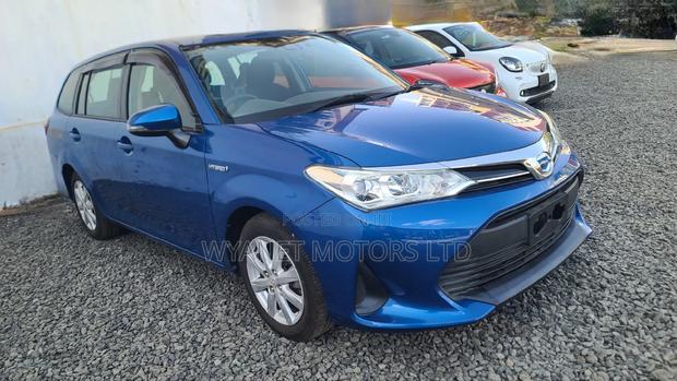Toyota Corolla Fielder 1.5 Hybrid FWD 2019 Blue