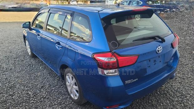 Toyota Corolla Fielder 1.5 Hybrid FWD 2019 Blue