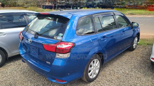 Toyota Corolla Fielder 1.5 Hybrid FWD 2019 Blue
