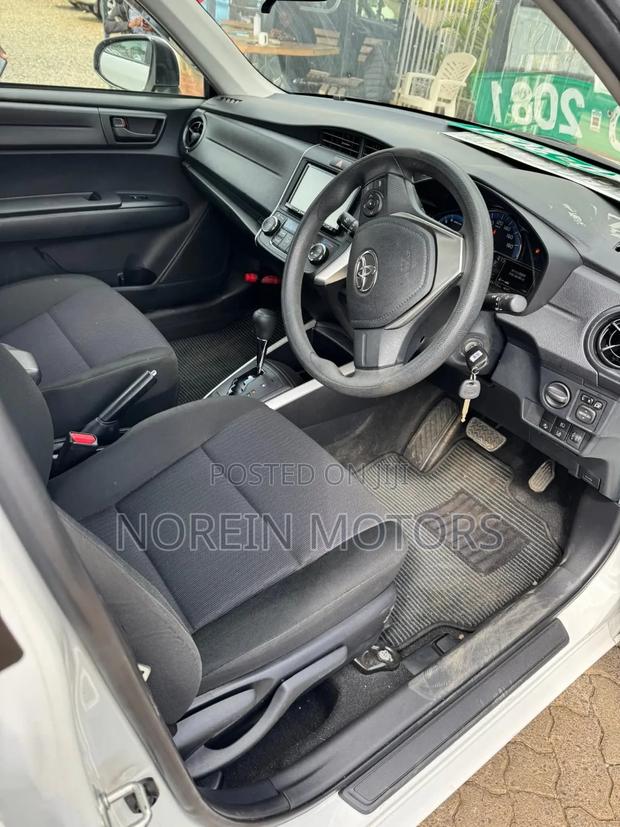 Toyota Corolla Fielder 2018 Pearl