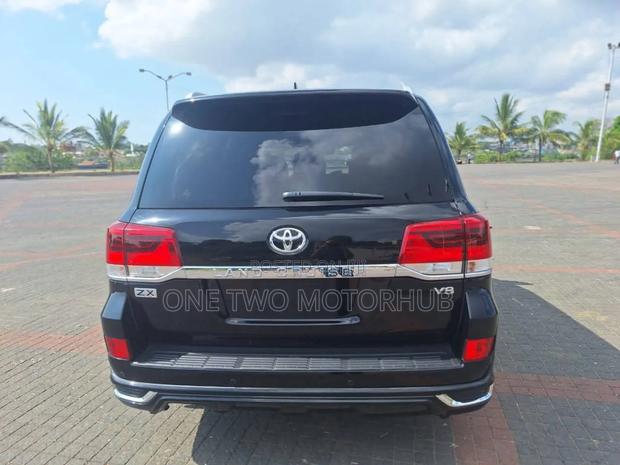 Toyota Land Cruiser 4.6 V8 ZX 2019 Black