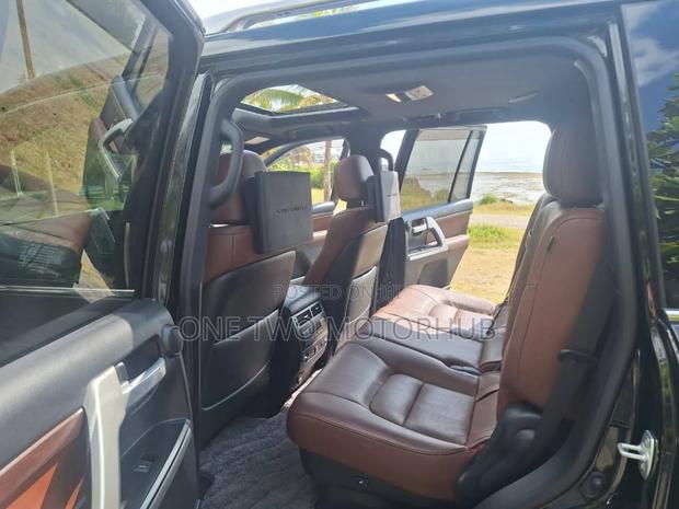 Toyota Land Cruiser 4.6 V8 ZX 2019 Black