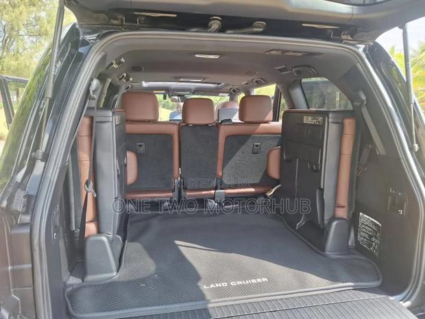 Toyota Land Cruiser 4.6 V8 ZX 2019 Black