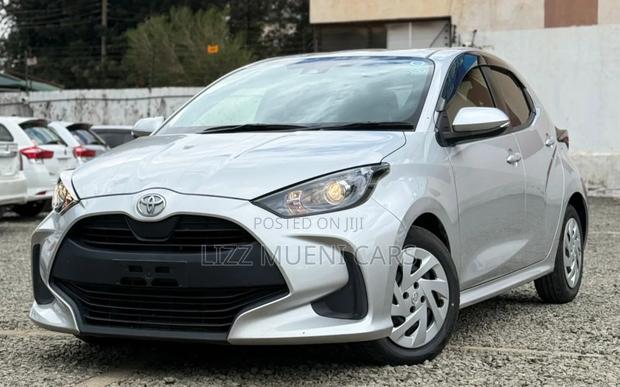 Toyota Yaris L Sedan 4dr 2019 White