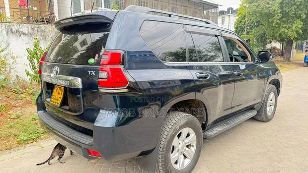 Toyota Land Cruiser Prado 2018 Gray