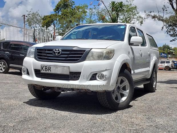Toyota Hilux 2012 White