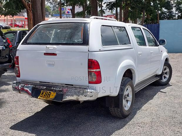 Toyota Hilux 2012 White