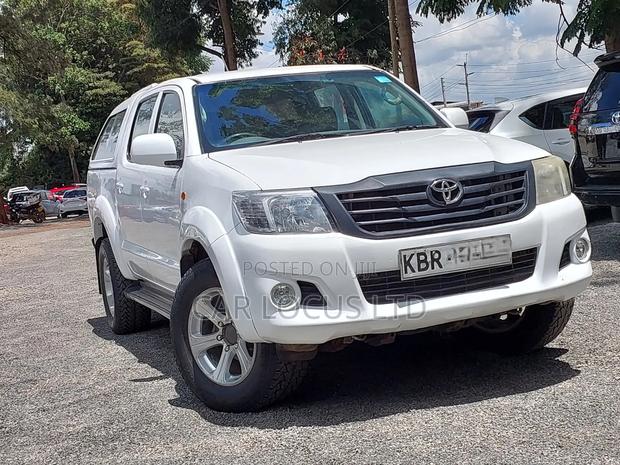 Toyota Hilux 2012 White