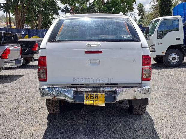 Toyota Hilux 2012 White
