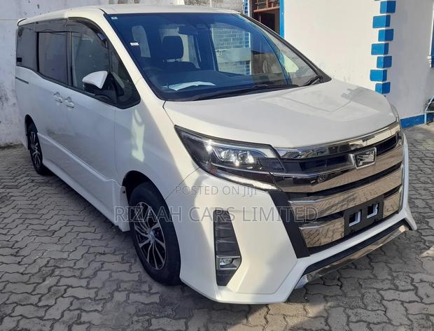 Toyota Noah 2.0 AWD (7 Seater) 2018 White