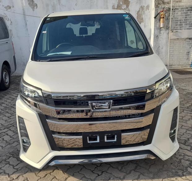 Toyota Noah 2.0 AWD (7 Seater) 2018 White